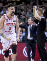Rytas sinks 17 threes to drown Žalgiris, Jonava escapes from Wolves with stunning miracle
