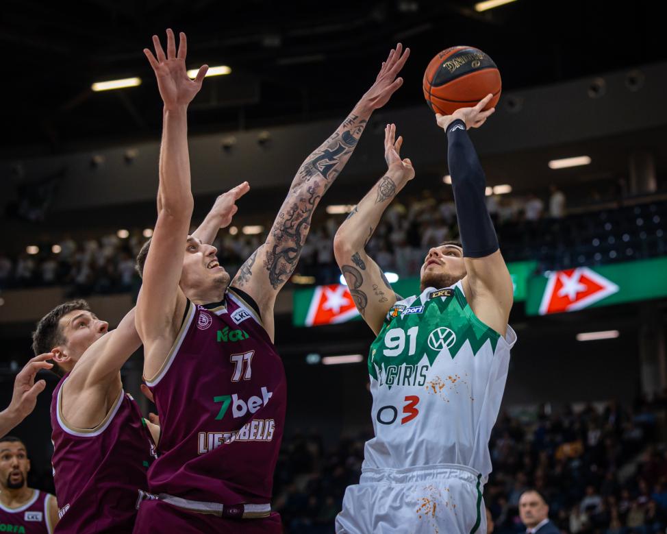 Lyderius ilsinęs „Žalgiris“ pranoko „Lietkabelį“ su sugrįžusiu V. Lipkevičiumi