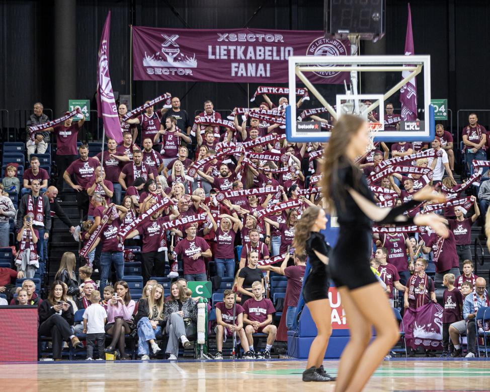 Į savo būstinę Panevėžyje įsileidę „X Sector“ sirgaliai: nuo duoklės miestui iki siekio pritraukti panevėžiečius į areną