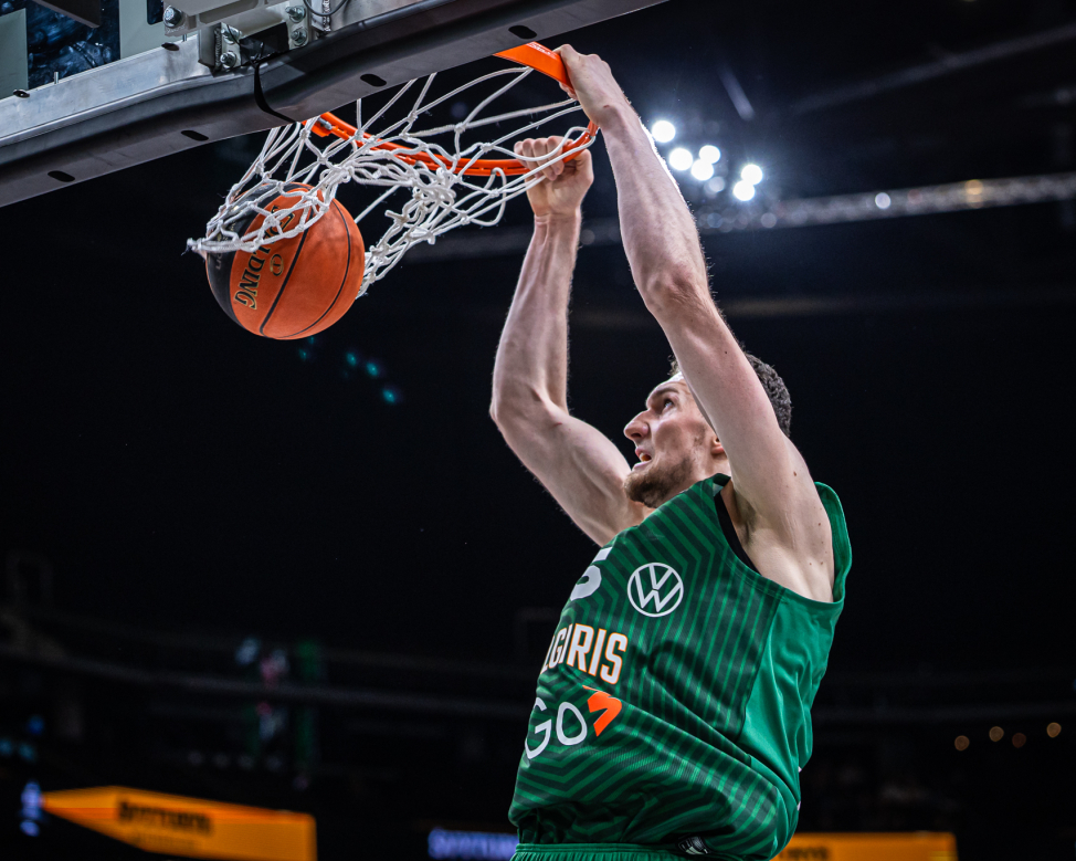 Dėjimų gausa pergalės neatnešė – „Žalgiris“ laimėjo nervų karą Gargžduose